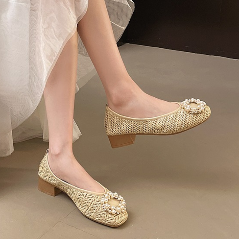 Flache Schuhe aus Luxus-Leder, – Women'S Fashion Trends 2025 Bewertung und Preis